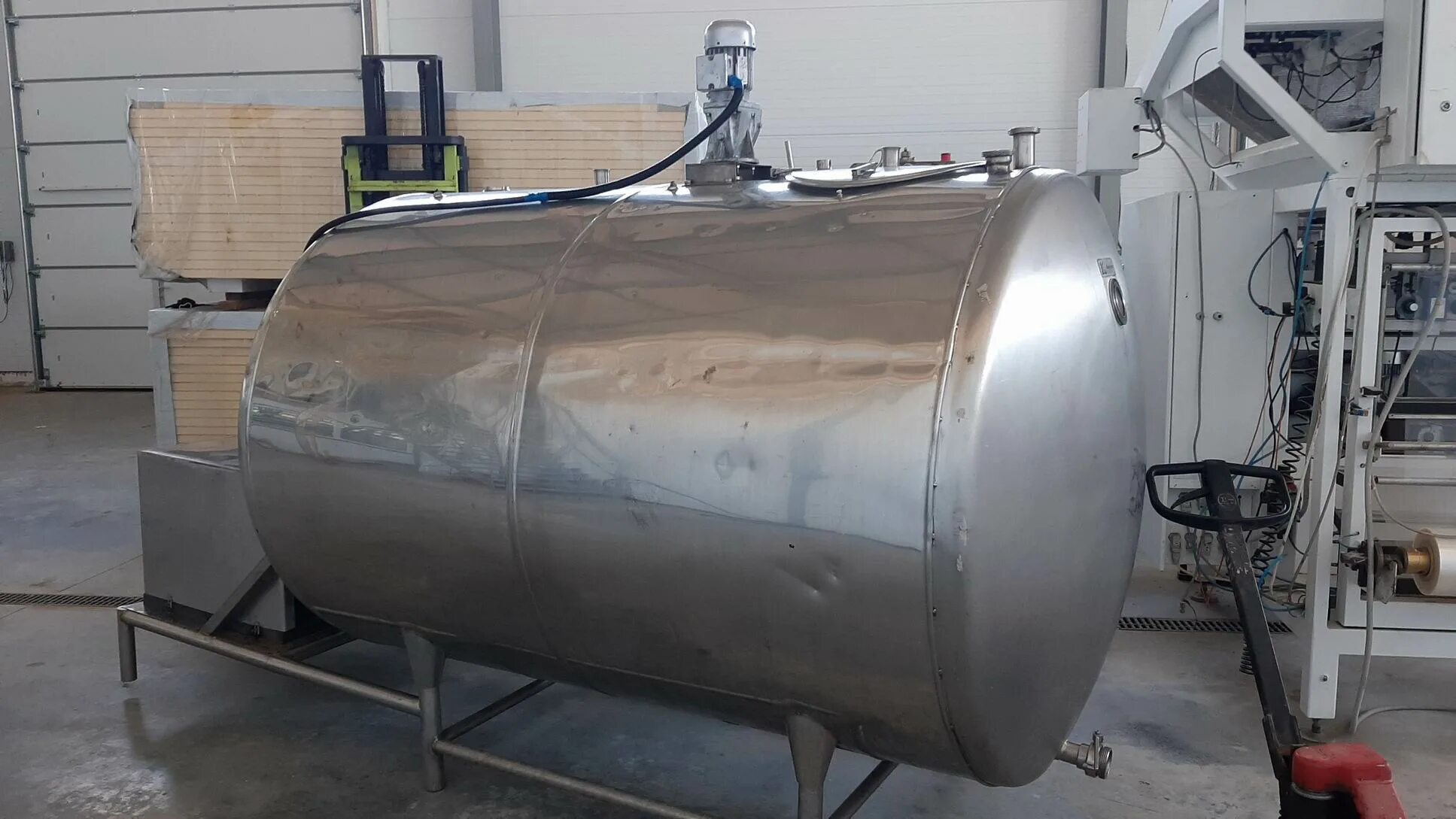 Емкость для воды анион 1000 л т1000фк2з. 5 м. Бак емкость sterh gor 5000 синий. Емкость нержавеющая зил. Емкость 5 тонн.