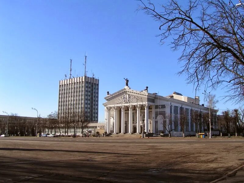 В какой стране находиться гомель. Гомель площадь Ленина. Гомель площадь города. Центральная площадь Гомеля. Гомель центр города.