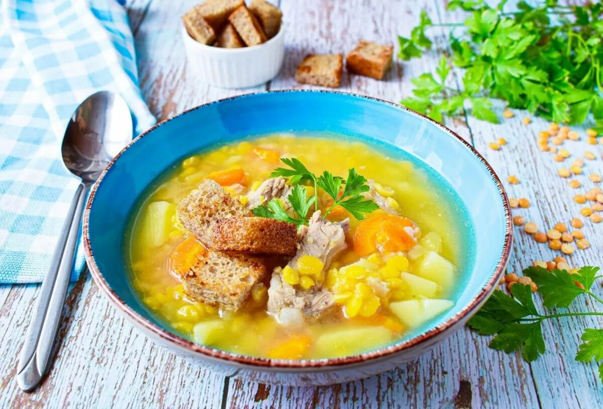 Как правильно варить гороховый суп с мясом. Суп гороховый. суп со свининой. гороховый суп со свининой. баварский суп.
