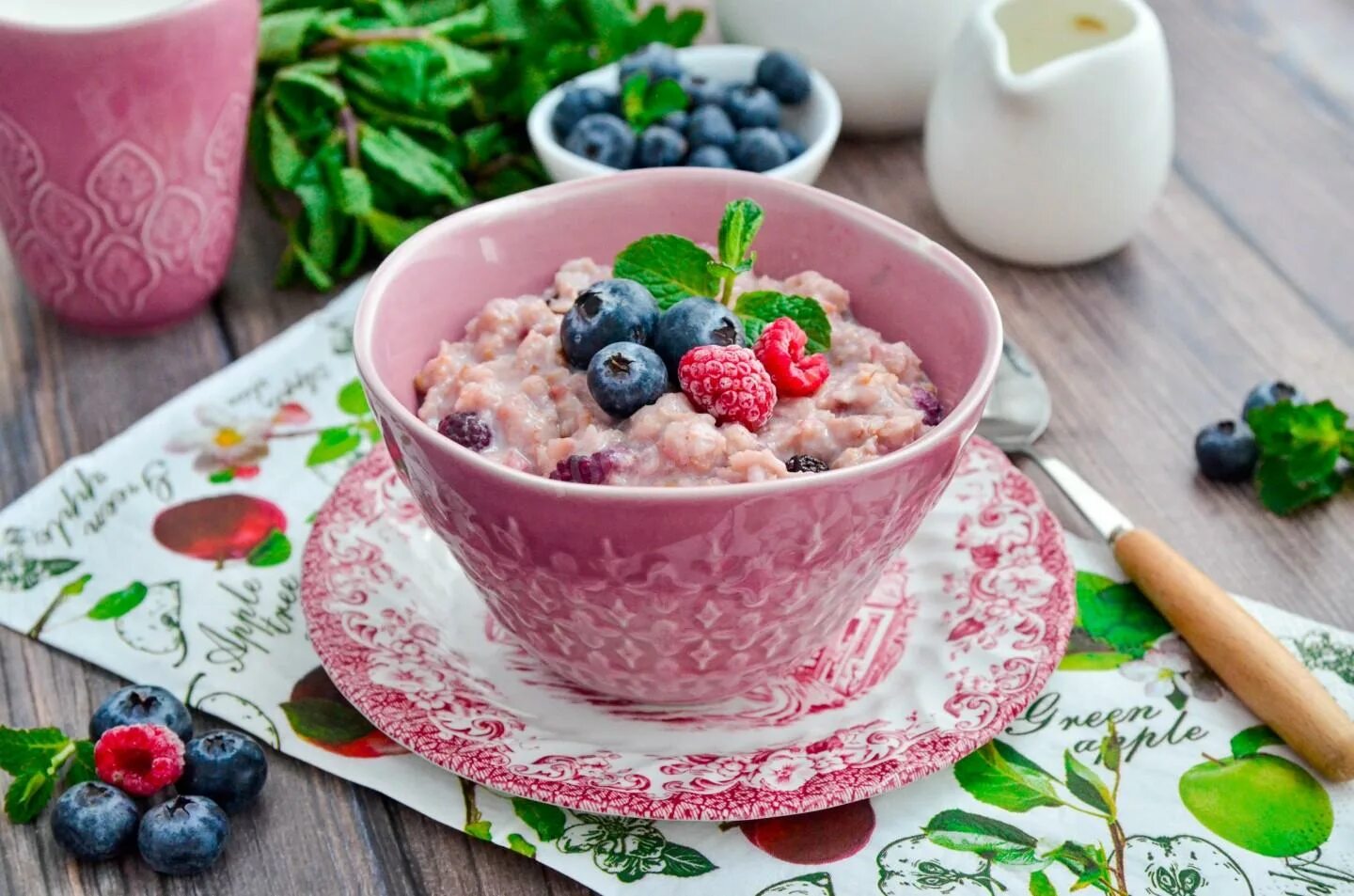Hearty Oatmeal - Arx0nt/istockphoto Food, High fiber foods, Good foods to eat