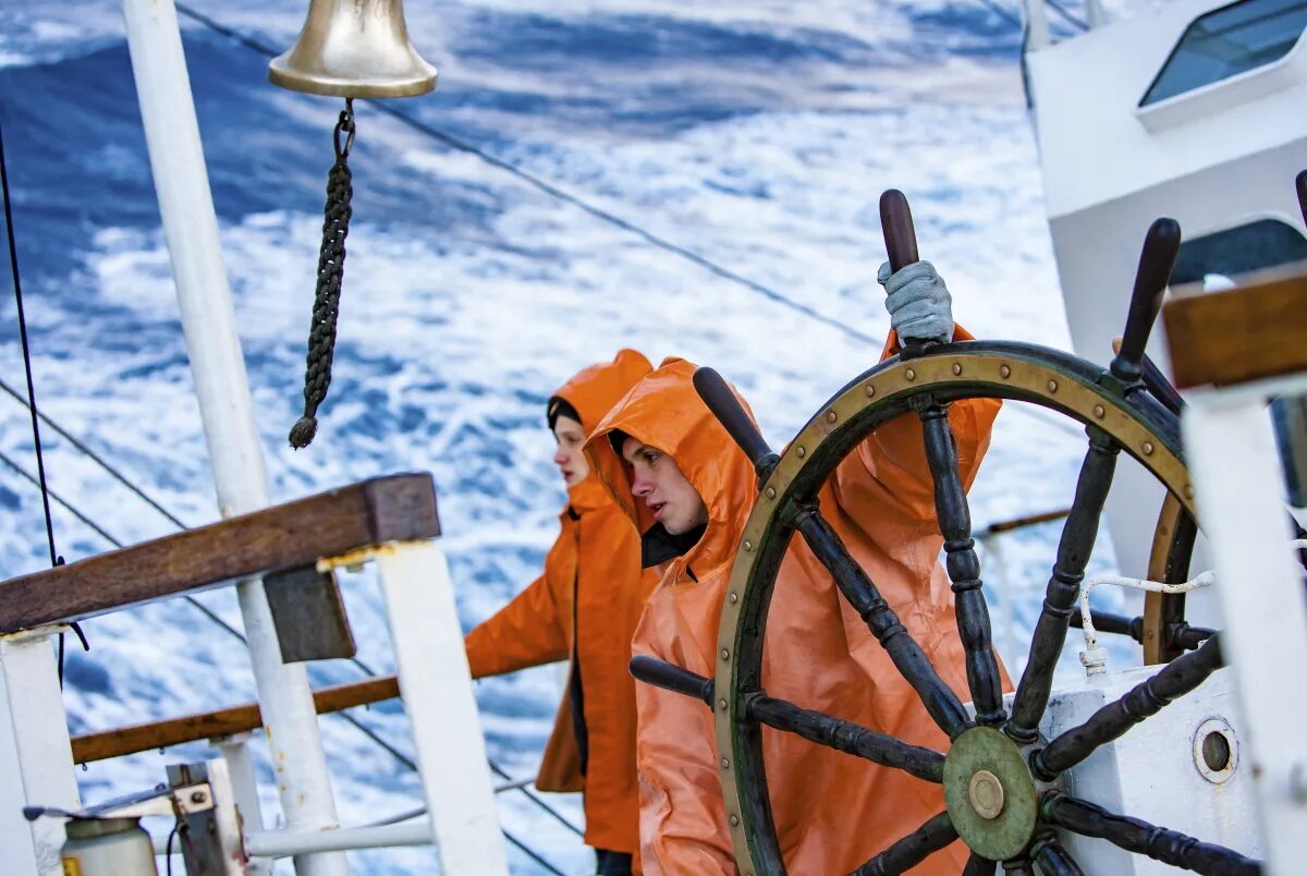 старший помощник "капитан малякин". капитан корабля. багермейстер капитан. судно капитан эсаулов. кейт маккей капитан корабля.