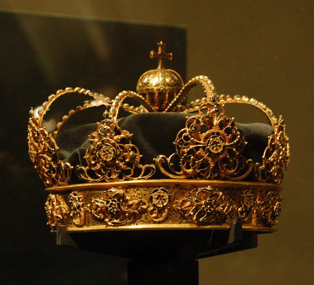 Корона Меровингов Золотая. Королевская корона Испании Королевские регалии. Корона короля Дании Кристиана IV. Бельгийская корона тиара. Корона царская золото