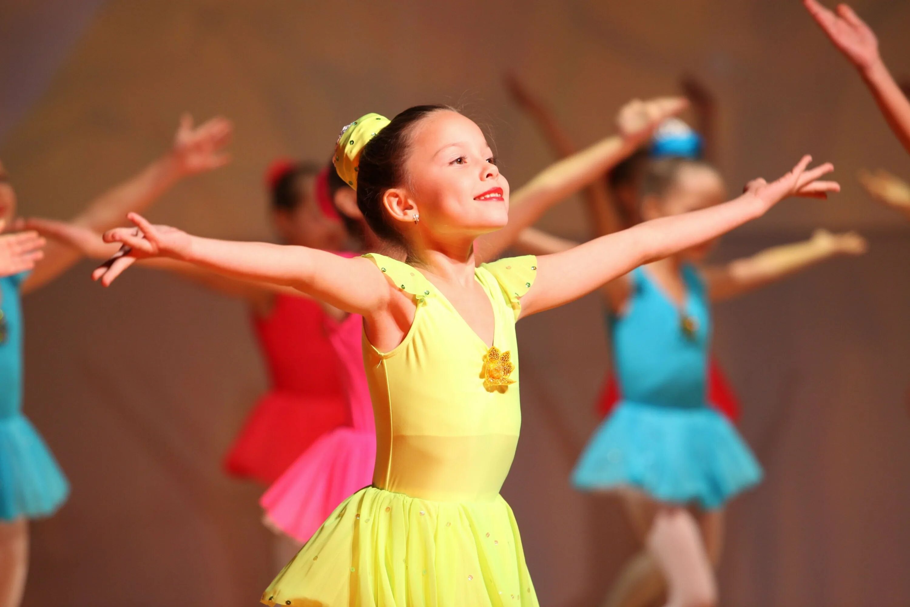 Выступление девочки. Детские танцы. Хореография для детей. Танцы для девочек. Эстрадные танцы для детей.