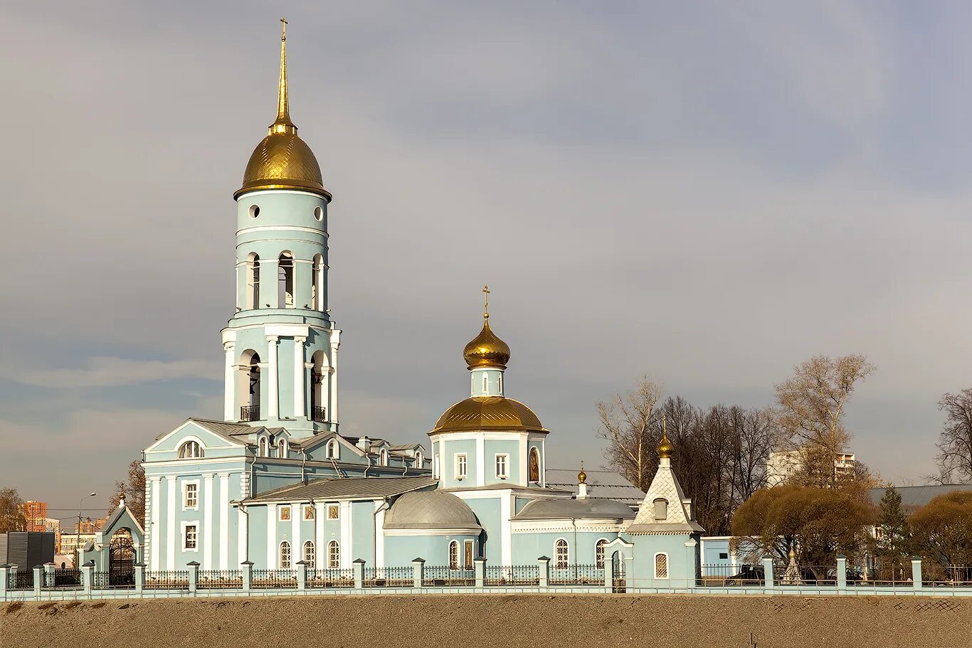 Храм владимирской божьей матери в мытищах. Владимирская Церковь Мытищи. Храм Владимирской Богородицы в Мытищах. Церковь Владимирской Божией матери в Мытищах Мытищи. Храм на Ярославском шоссе Владимировская Церковь.