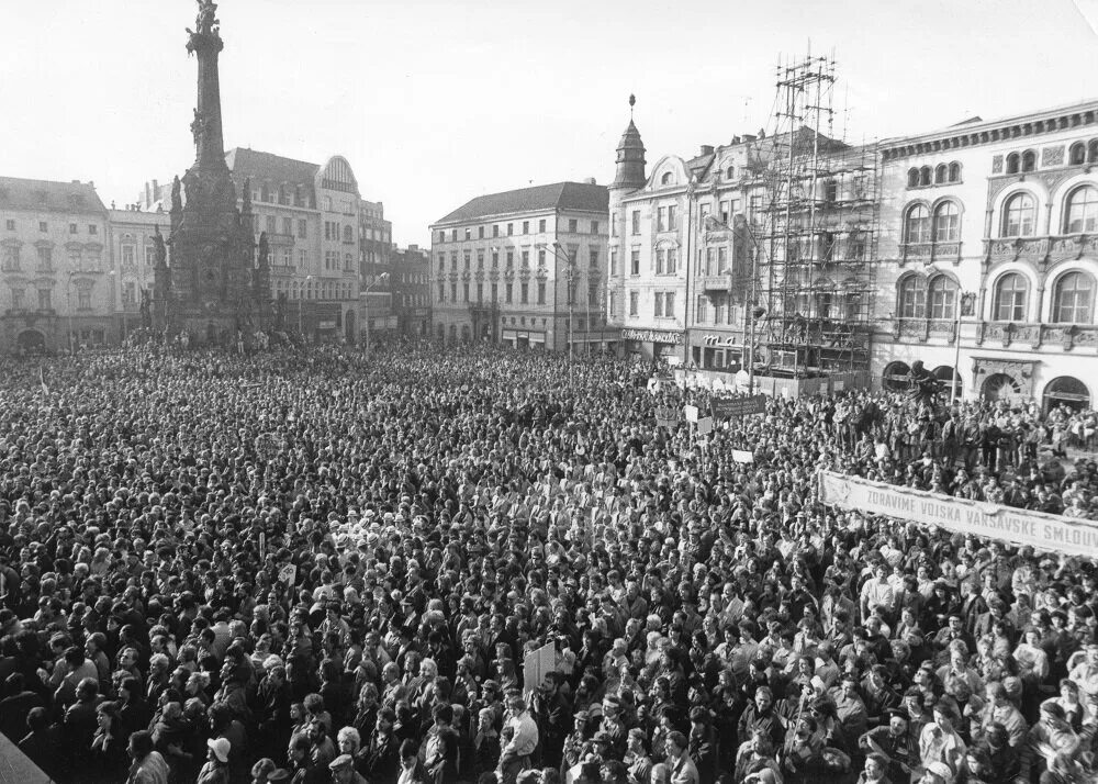 Революции в центральной и восточной европы. Революция в Чехословакии 1989. Бархатные революции 1989. Бархатная революция в Чехословакии. Бархатные революции в Восточной Европе.