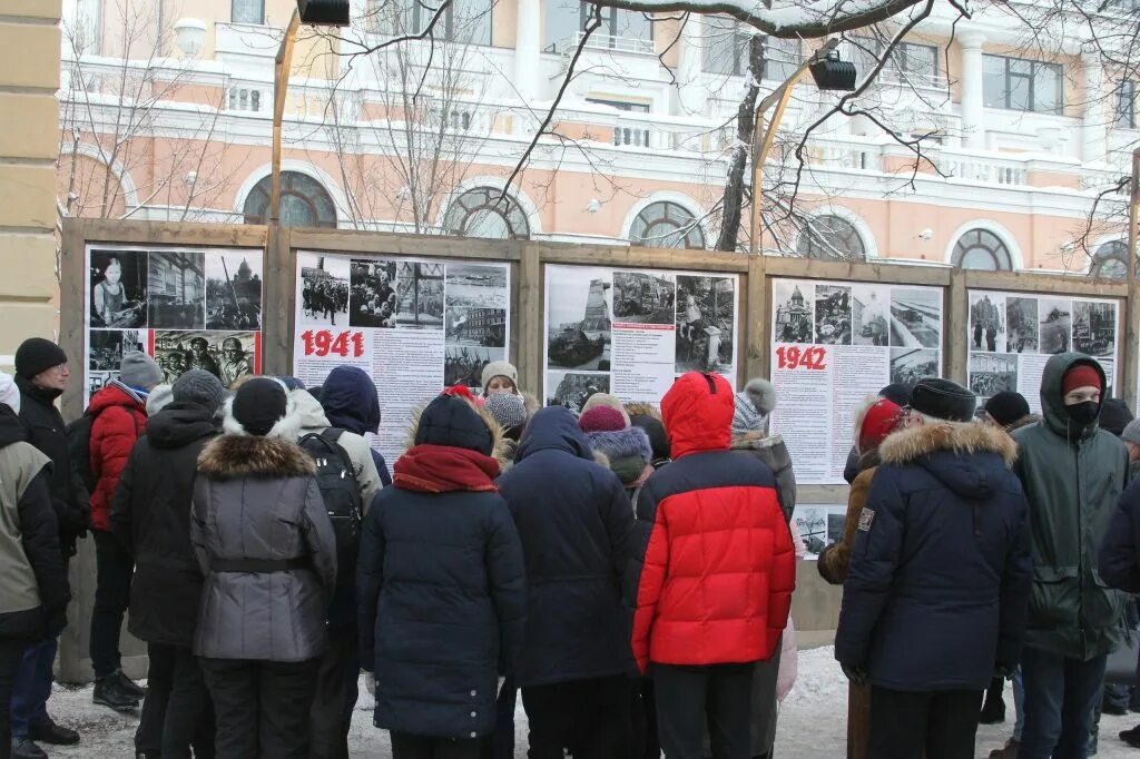 День живых улиц. Интерактивный проект «живые улицы- блокадного Ленинграда. Выставка на Манежной площади. Манежная площадь прорыв блокады. Манежная площадь выставка к 80-летию прорыва блокады.