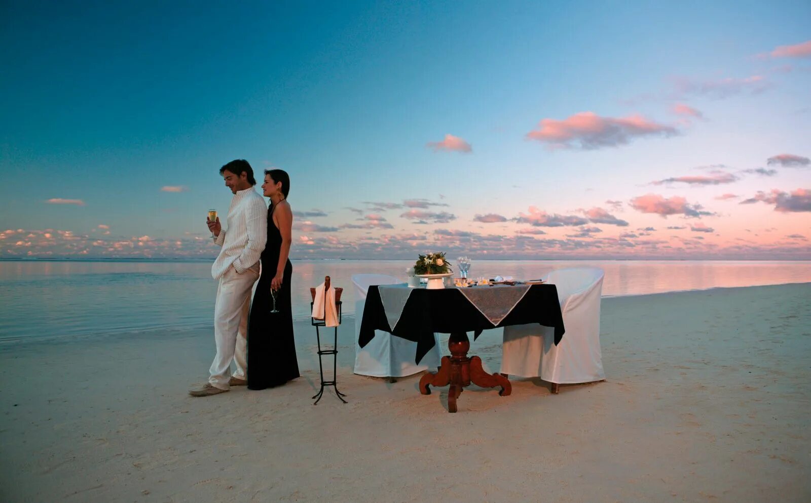 Свадебная фотосессия на пляже. Романтическое путешествие. Свадьба на море для двоих. Романтические Свадебные путешествия. Путевки на 3 дня на двоих