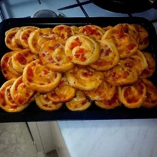 Пицца из слоеного теста с фаршем