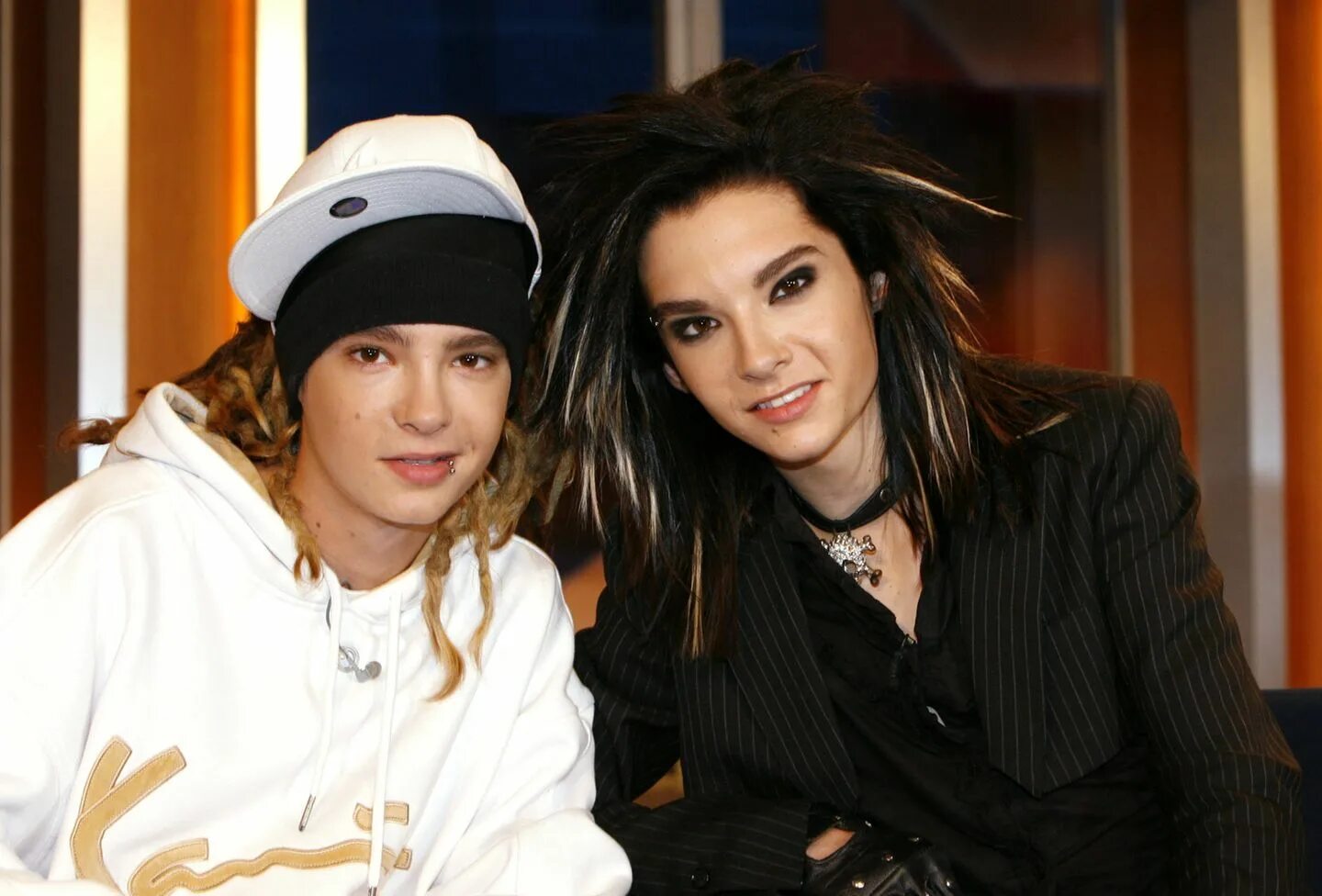 Tom and bill. Bill and Tom Kaulitz. Tokio Hotel Bill 2007. Tokio Hotel 2007 том Каулитц. Том Каулитц и Билл Каулитц.