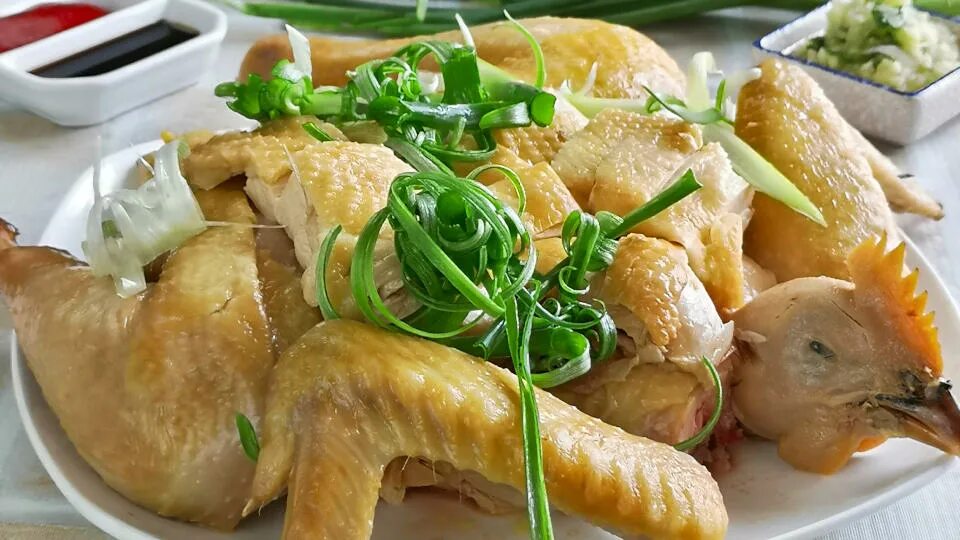 Курица в китайском стиле. Китайская приправа для курицы. Steamed Chicken. Курица на китайском языке. Вареная курица белки