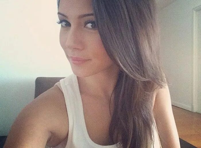 Селфи обычных девушек. Селфи девушек. Милые девушки. Симпатичная девушка 26 лет. Девушка 30 лет селфи.