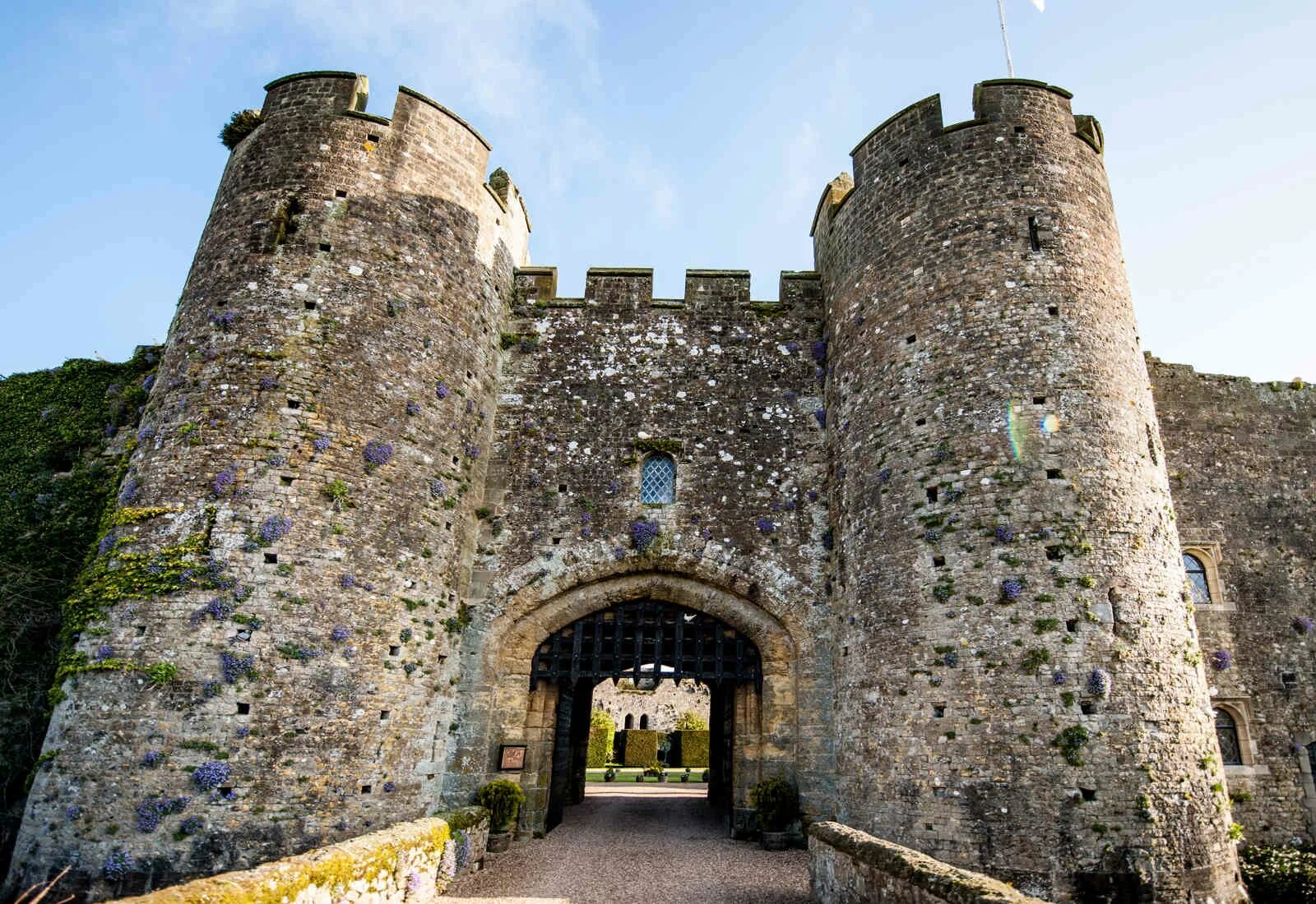 Замок Эмберли. Средневековый замок Amberley Castle. Нью Кастл Англия. Семь башен.