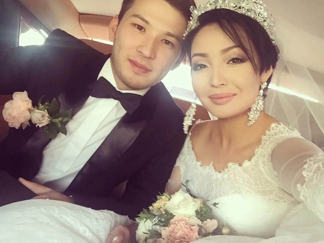 Пара казашек. Аша Матай семья. Аша Матай казахская певица. Казахские пары.