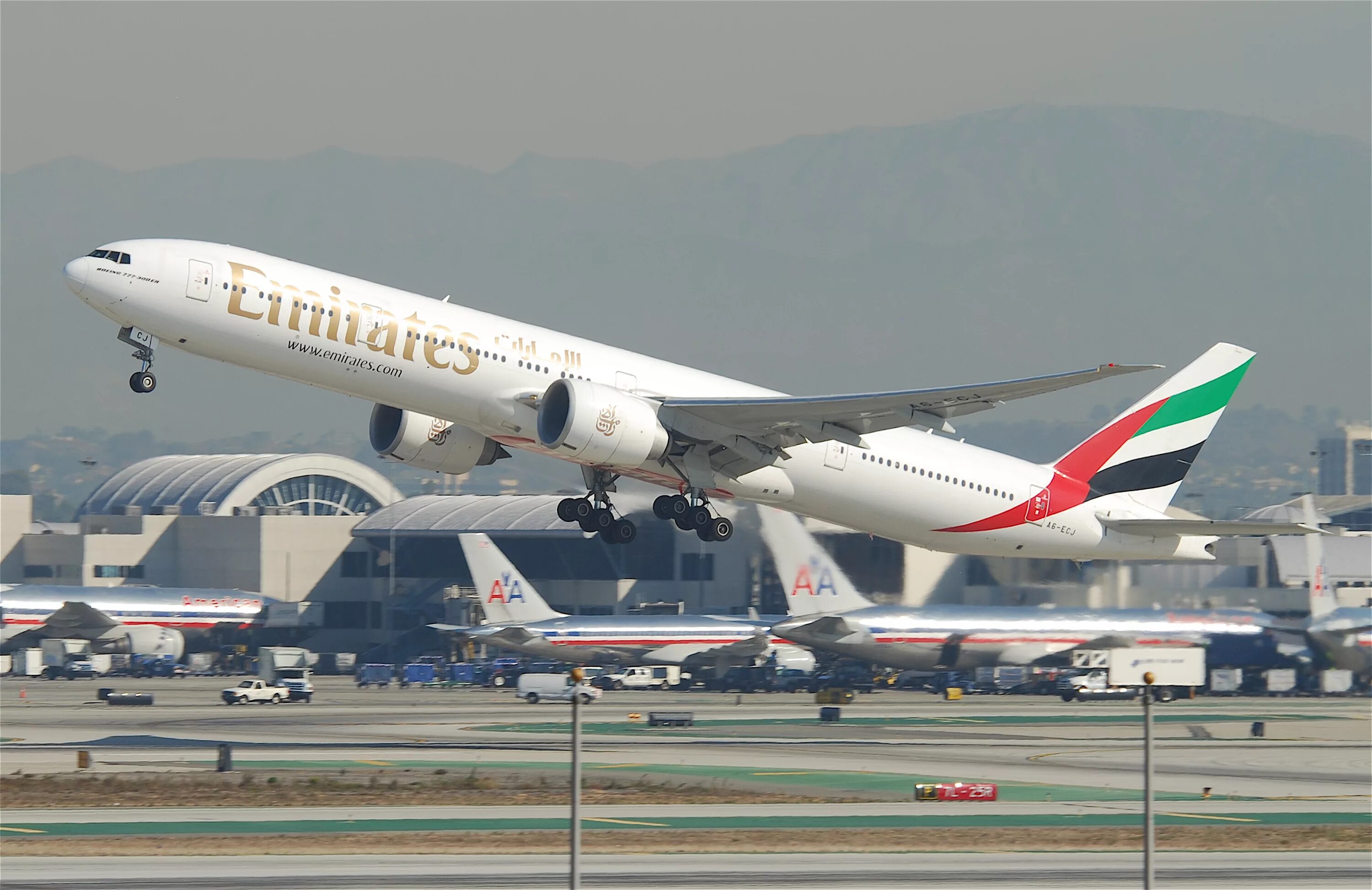 Боинг 777 300 er. Boeing 777-300er. B777-300er Emirates. Боинг 777 Эмирейтс. Boeing 777 emirates