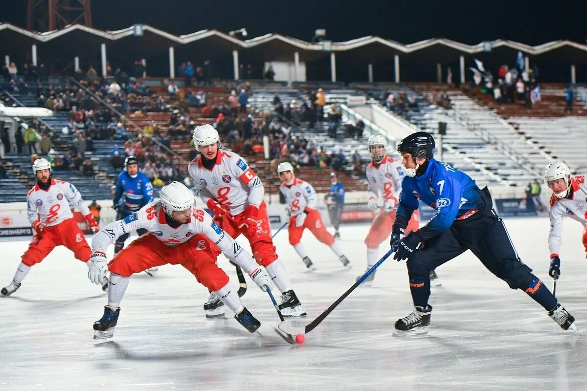 Bandy хоккей с мячом. БЕНДИ игра хоккей. Рус БЕНДИ хоккей с мячом. Хоккей с мячом на льду. Переходы хоккея с мячом россии