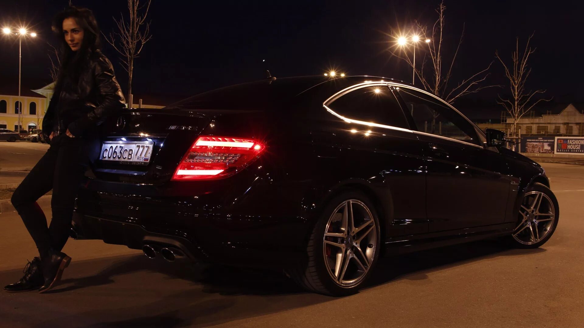 Черных э а. Мерседес CLS 63 AMG черный ночью. Мерседес е200 АМГ черный. Мерседес 212 АМГ ночью. Мерседес е200 w212 в темноте.