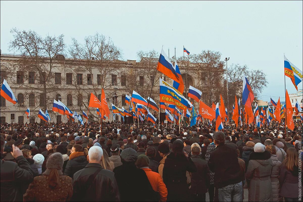 Митинг 23 февраля 2014 года в Севастополе. Митинг народной воли Севастополь. Митинг на площади Нахимова 23 февраля 2014 года.