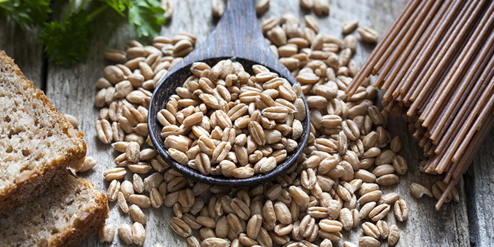 Полба при диабете 2 типа. Хлеб каши злаки. продукт buckwheat. полба блин. злаки каши хлеб вертикальное фото.