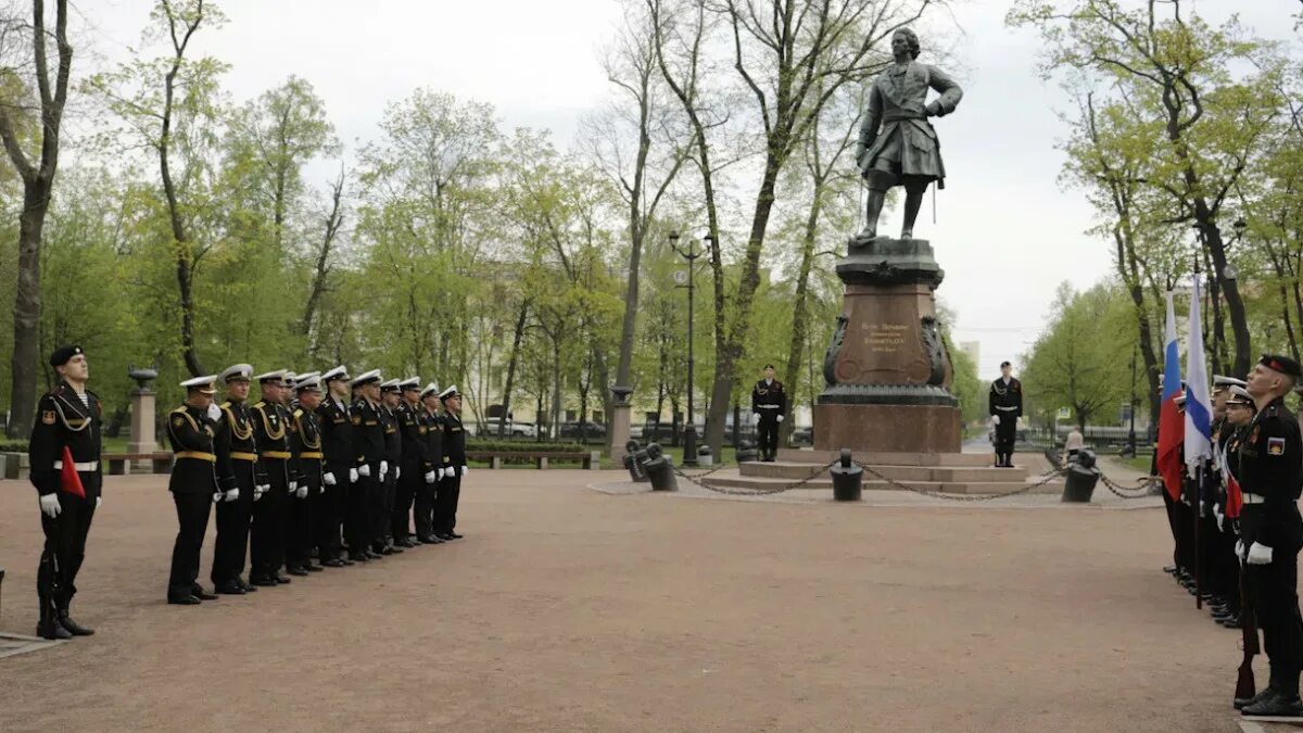 Кронштадт 4 ноября 2025. Петровский парк кронштадт. петр i, петровский парк, г. кронштадт. петр первый петровский парк кронштадта. петровский сад кронштадт.
