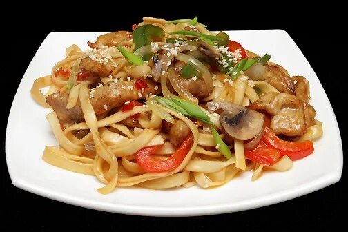 Лапша удон рецепт со свининой и овощами. Лапша удон wok. лапша удон с грибами. пшеничная лапша удон с грибами. лапша вок с курицей терияки.