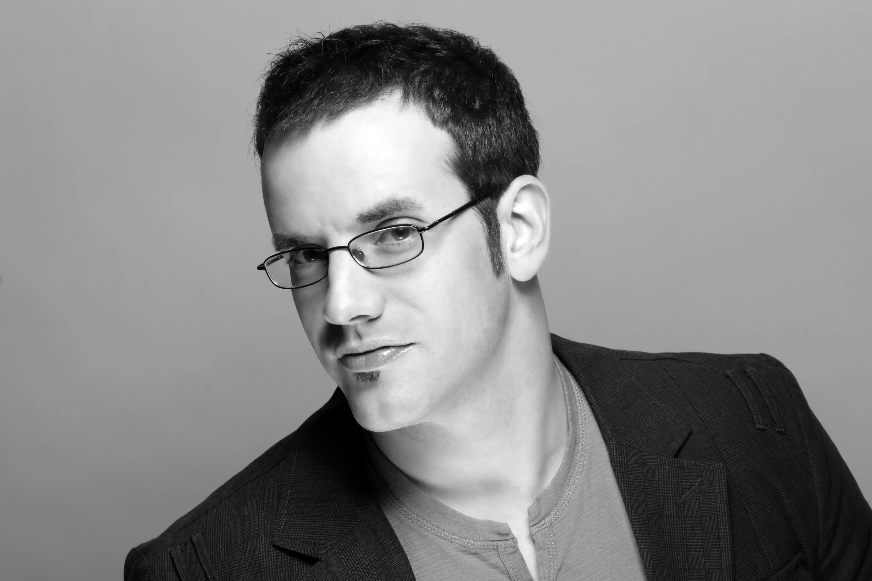 J michael. Дж. майкл татум. j. michael riva. актёр английской озвучки michael tatum. панталоне прическа геншин.