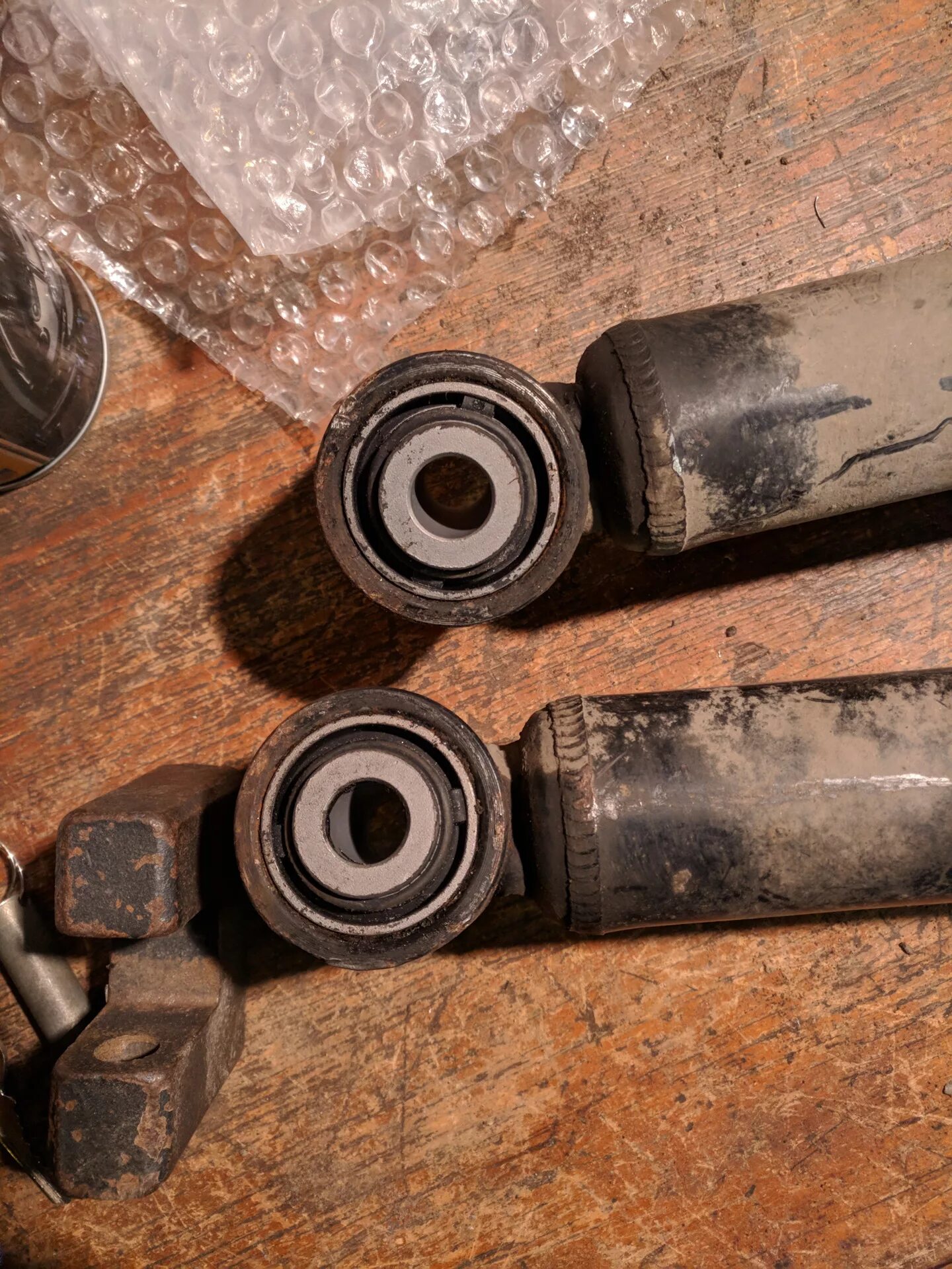 Сайлентблоки паджеро 3. Mr112891. Точка опоры 3-06-1730. Сайлентблок задний митсубиси паджеро 4. Bh23061 jikiu.