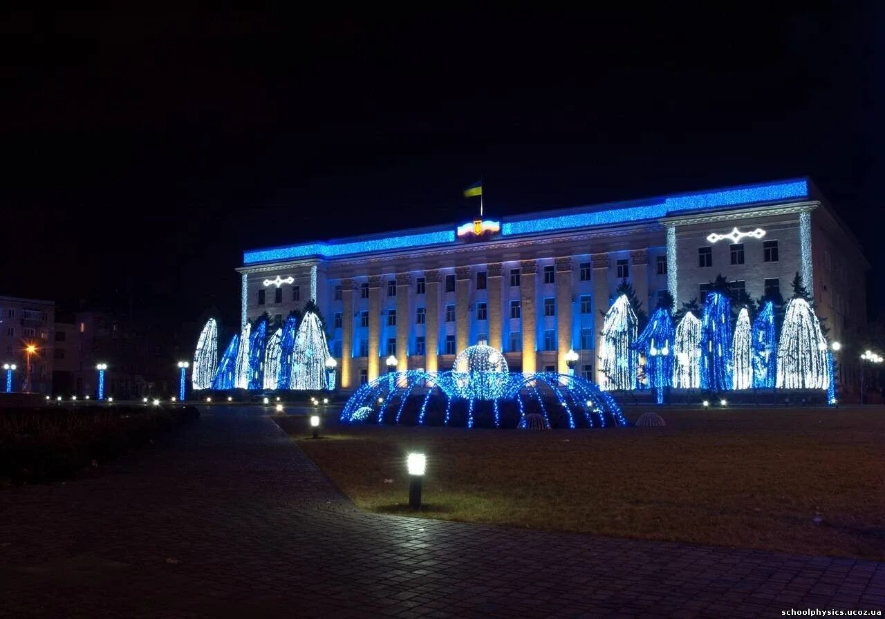 Площадь херсона в кв км. Херсон центр города. херсон площадь города. херсон город херсон.