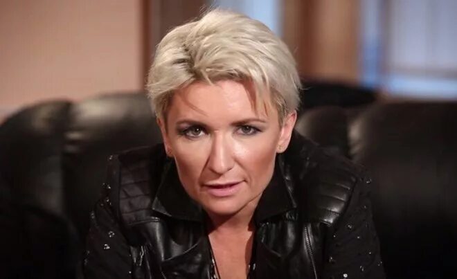 Короткие стрижки певицы фото STIMUL-SHOW "Один к одному 2020" Елена Муратова в образе ВАЛЕРИИ 2019 STIMUL Ш