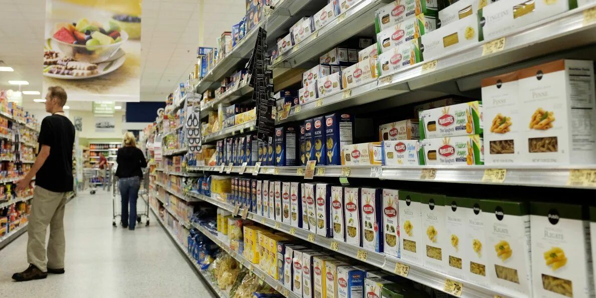 Bargain in supermarket. Открытие нового магазина. The best in the market. The best in the market. Продукты в супермаркете.