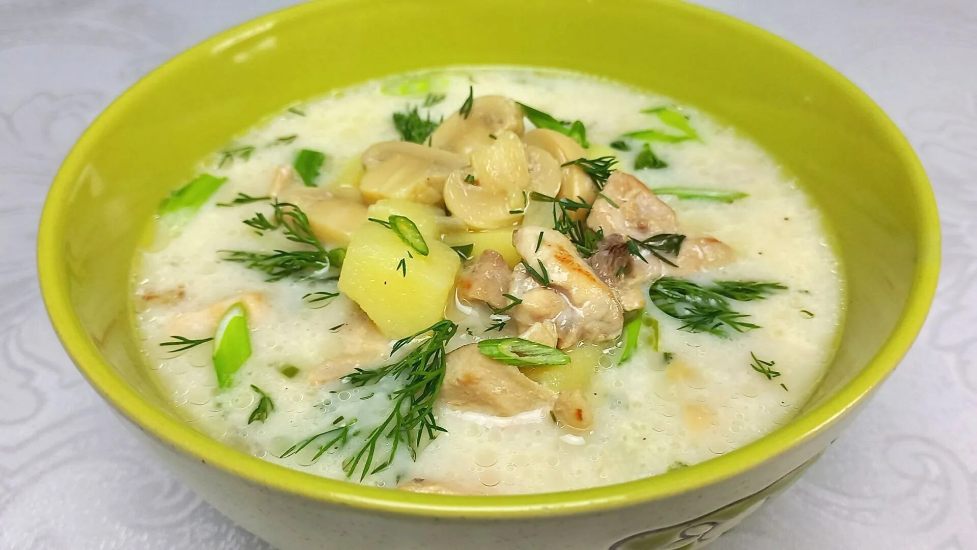 Рецепт сырного супа с грибами шампиньонами. Сливочный суп с грибами и курицей и плавленным сыром.