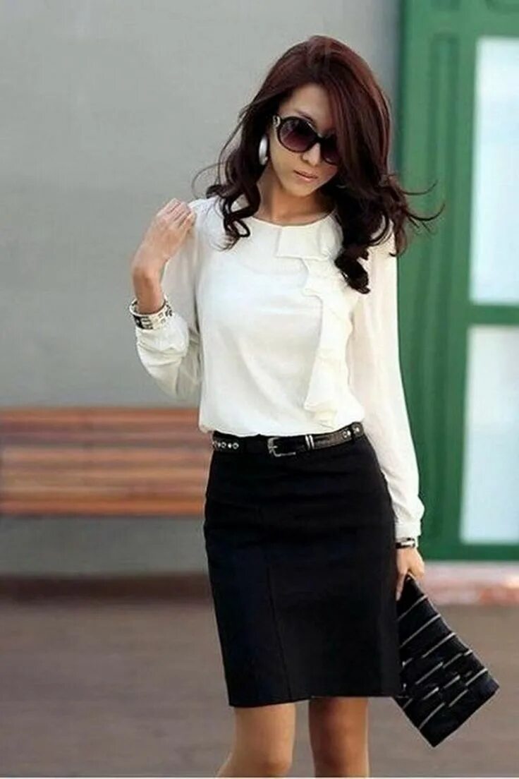 Юбка с блузкой. Белая блузка и черная юбка. Черная блузка с юбкой. Белая рубашка черная юбка.