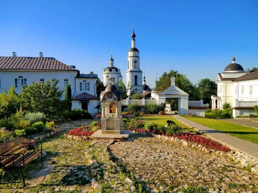 Свято никольского черноостровского. Малоярославецкий Черноостровский монастырь. Свято-Никольский Черноостровский монастырь. Малоярославецкий Черноостровский Николаевский монастырь. Свято-Никольский Черноостровский монастырь в Малоярославце.