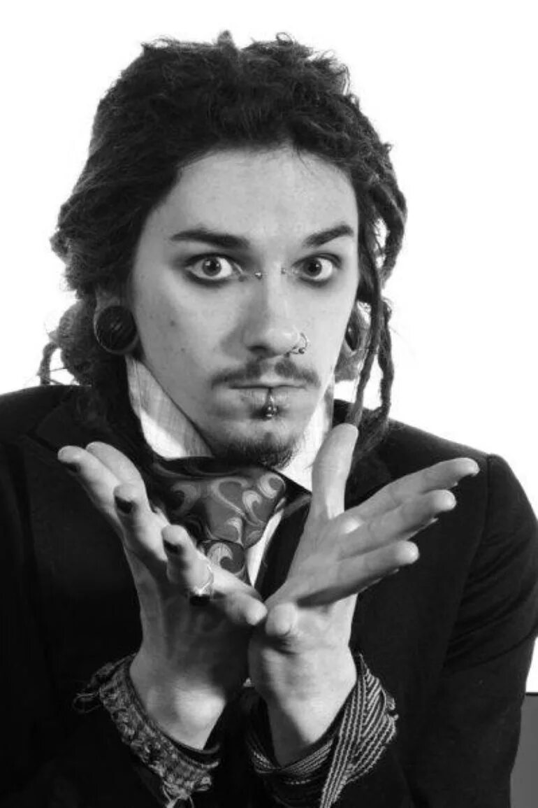 Quest pistols антон. солист квест пистолс. антон савлепов 2007. антон савлепов группа квест пистолс. антон савлепов.