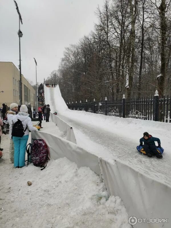 Парк на королева омск. Перегородка с вращающимся телевизором. Боровские горки в тюмени. Отель новые горки королев. Покататься с горки в королеве.