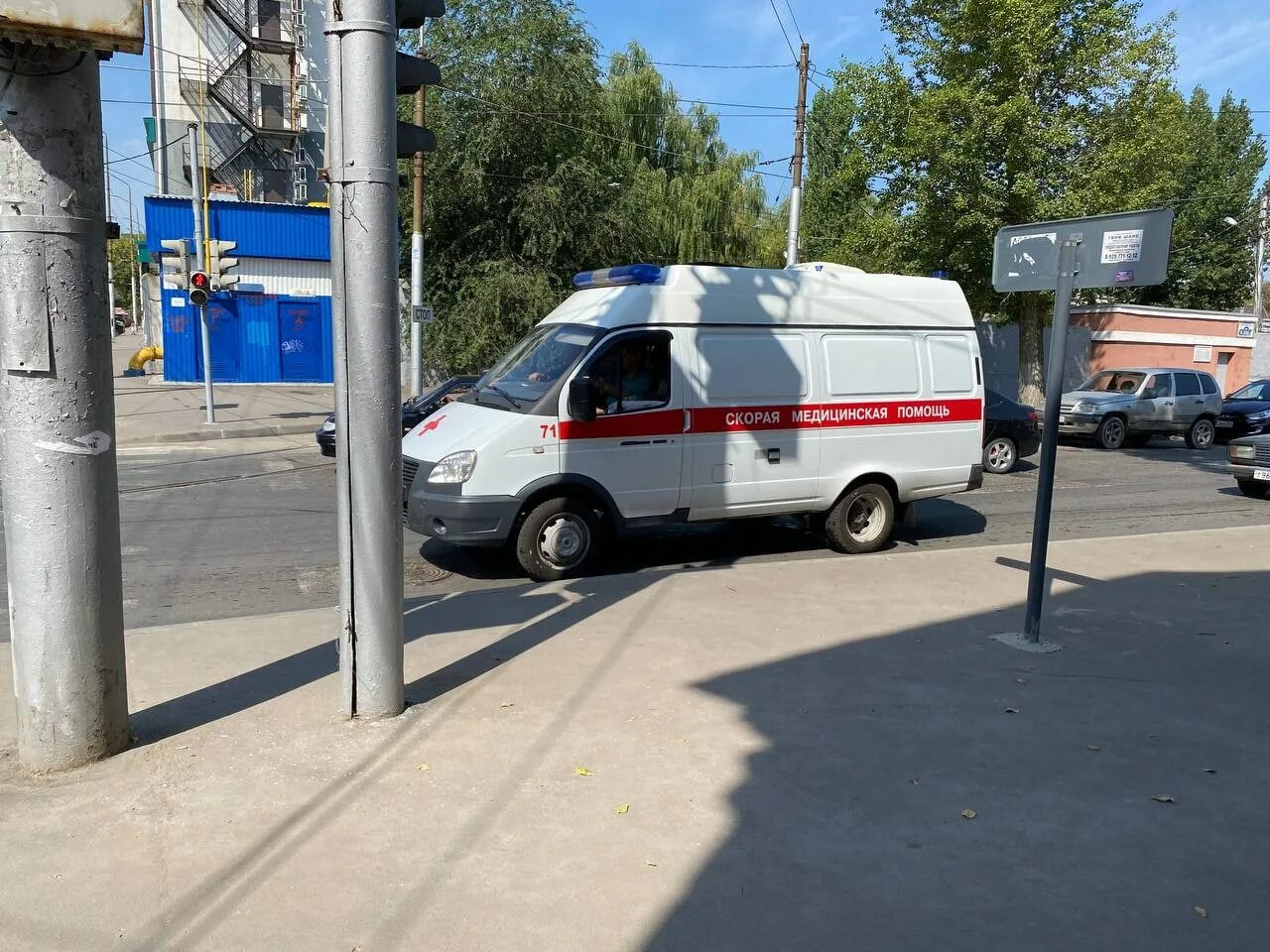 Автомобиль скорой помощи. Картинки скорой помощи. Полицейский парамедик.