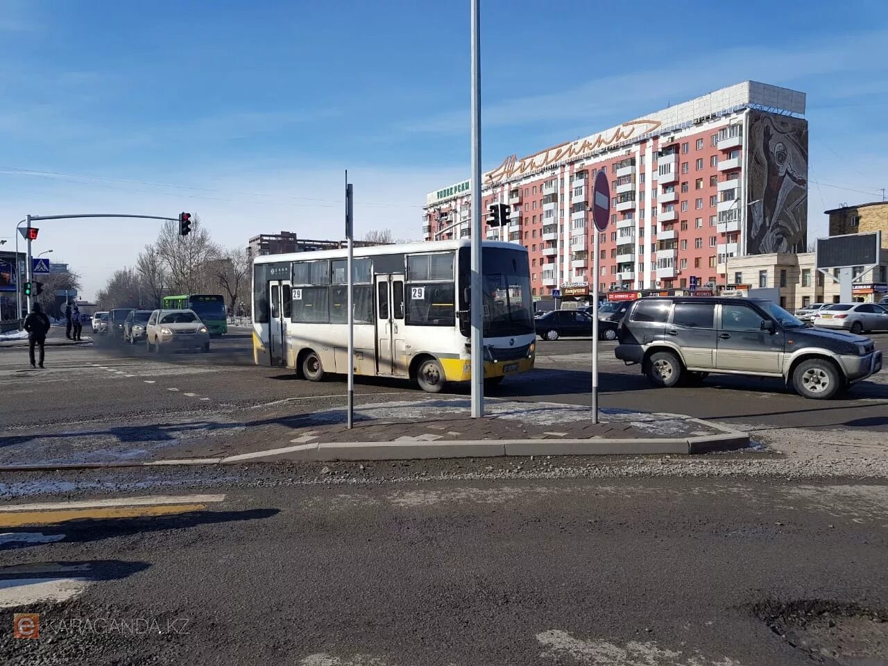 Видео на гоголя лето караганда. Камеры наблюдения перекрестка узбекистан. Онлайн камеры наблюдения караганды. Караганда дорога. Движение караганда.