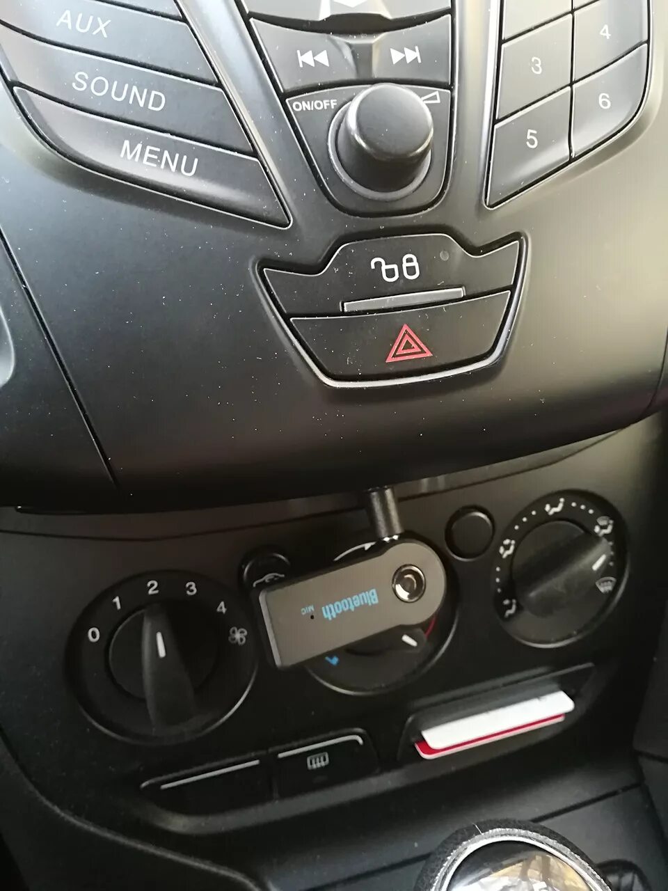 Блютуз фокус на. Блютуз в Форд фокус 3. Ford Focus 3 магнитола блютуз. Ford Focus 3 Bluetooth адаптер. Блютуз в Форд фокус 3 2013 года.