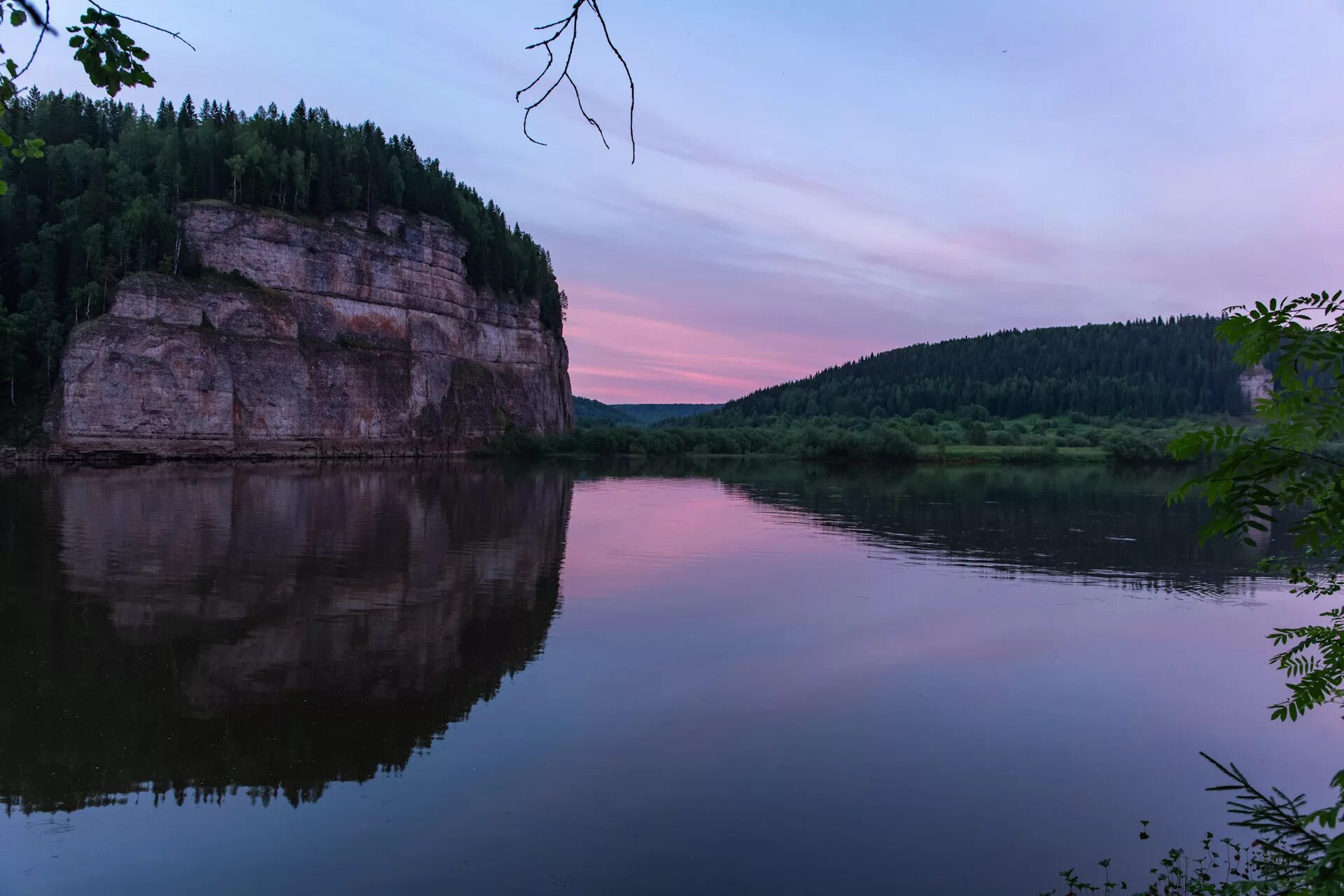 Сплав по вишере. Камень говорливый Вишера Пермский край. Красновишерск камень говорливый. Река Вишера говорливый камень. Урал Вишера сплав.