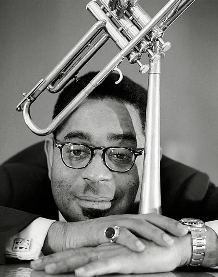 Dizzy gillespie. Джон &quot;диззи&quot; гиллеспи. диззи гиллеспи джаз. трубач диззи гиллеспи. диззи гиллеспи (dizzy gillespie).