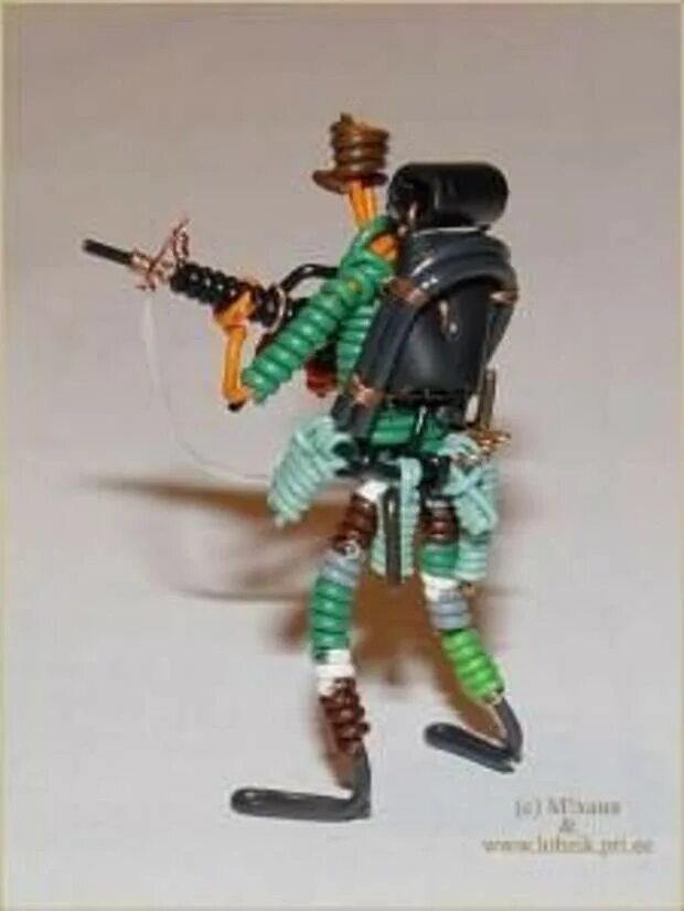 Войско из проволоки. Плетёные солдатики из проволоки. Российская армия сво село. Война продолжение. Soldier wire.