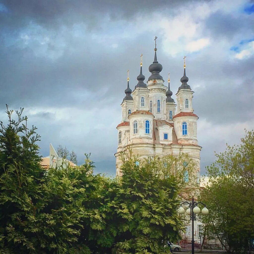 Калуга экскурсионная. Храм Косьмы и Дамиана Калуга. Церковь жен мироносиц Калуга. Достромичательности Калужской области. Экскурсии по Калуге.