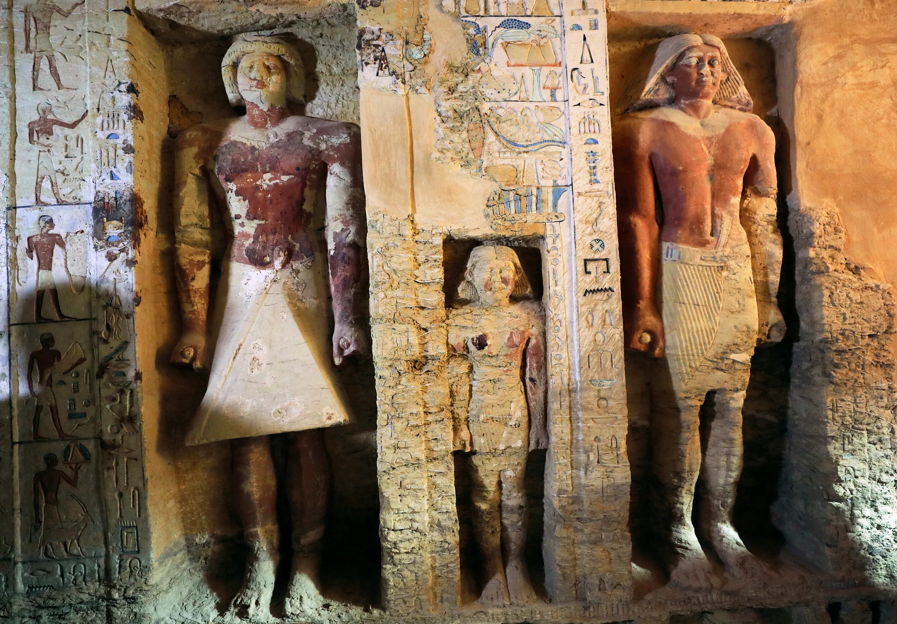 Статуи в гробницах древнего Египта. Египетские фрески фараон Тутанхамон. Фараон Тутанхамон Гробница. Гробницы фараонов в древнем Египте. Фараон археолог