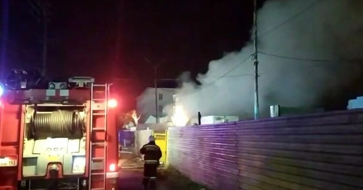 Пожар вчера на сормовской. Сормовская, 7. Пожарные краснодарский край. Пожар на складе в краснодаре. Пожарные краснодарский край.