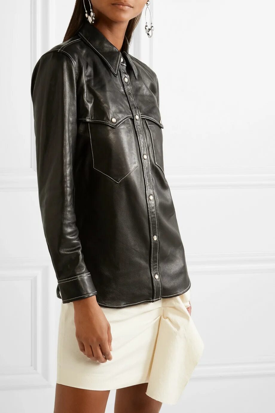 С чем носить кожаную рубашку женскую. Кожанка женская. Кожаная рубашка женская. Кендалл дженнер в кожаном пиджаке. С чем носить кожаную рубашку женскую.