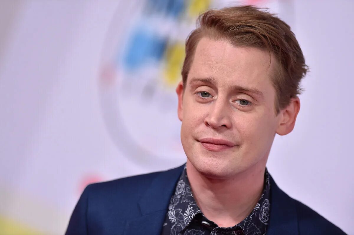 Macaulay culkin 1994. Маколей калкин с семьей. Кристофер калкин отец маколея. Дакота калкин. Маколей калкин сейчас.