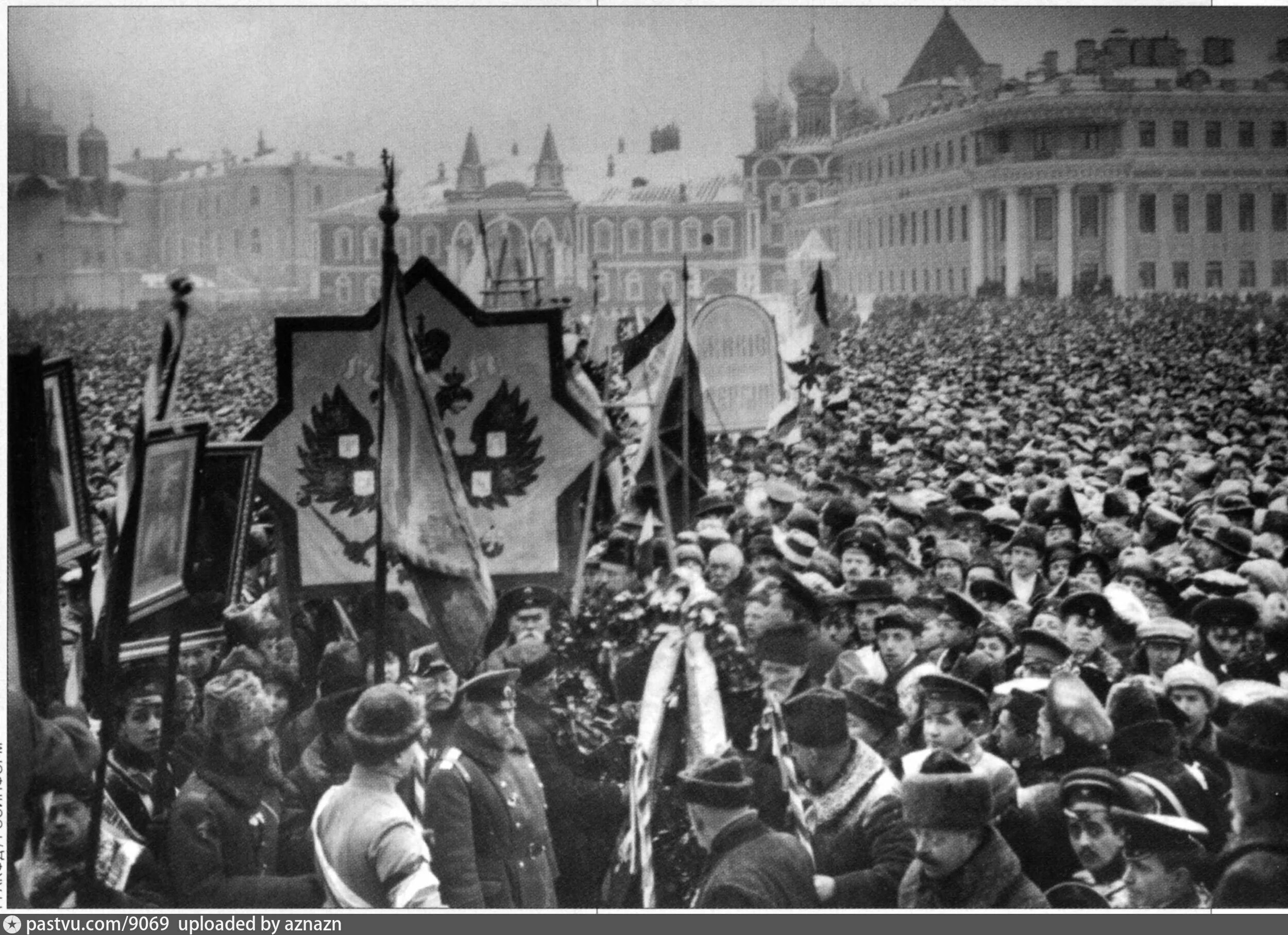 Германское посольство в Санкт-Петербурге 1914 г. Антинемецкие погромы в Москве в 1915. Погром немецкого посольства 1914 год Петербург. Здание немецкого посольства в Петербурге 1914 год.