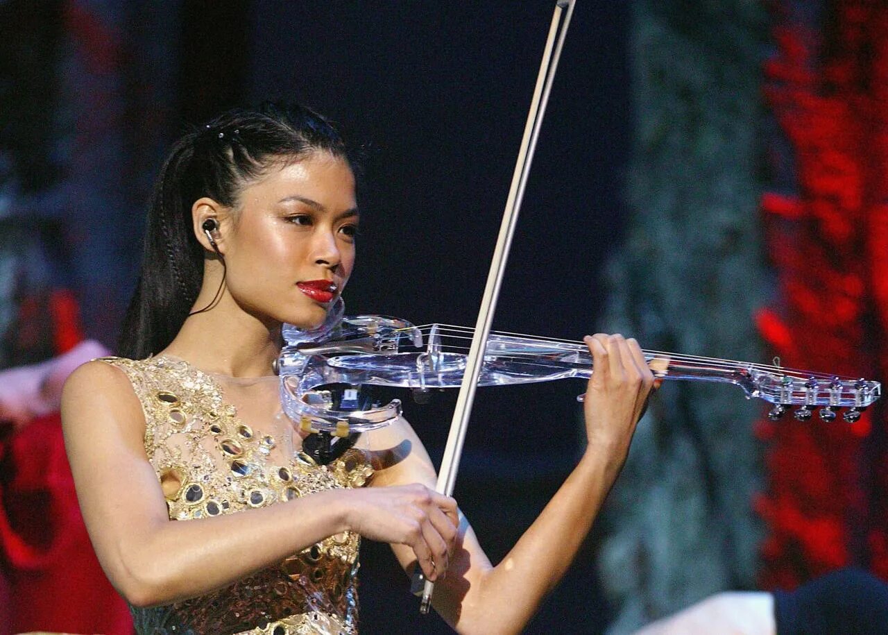 Известная скрипачка. Vanessa-Mae 2022.