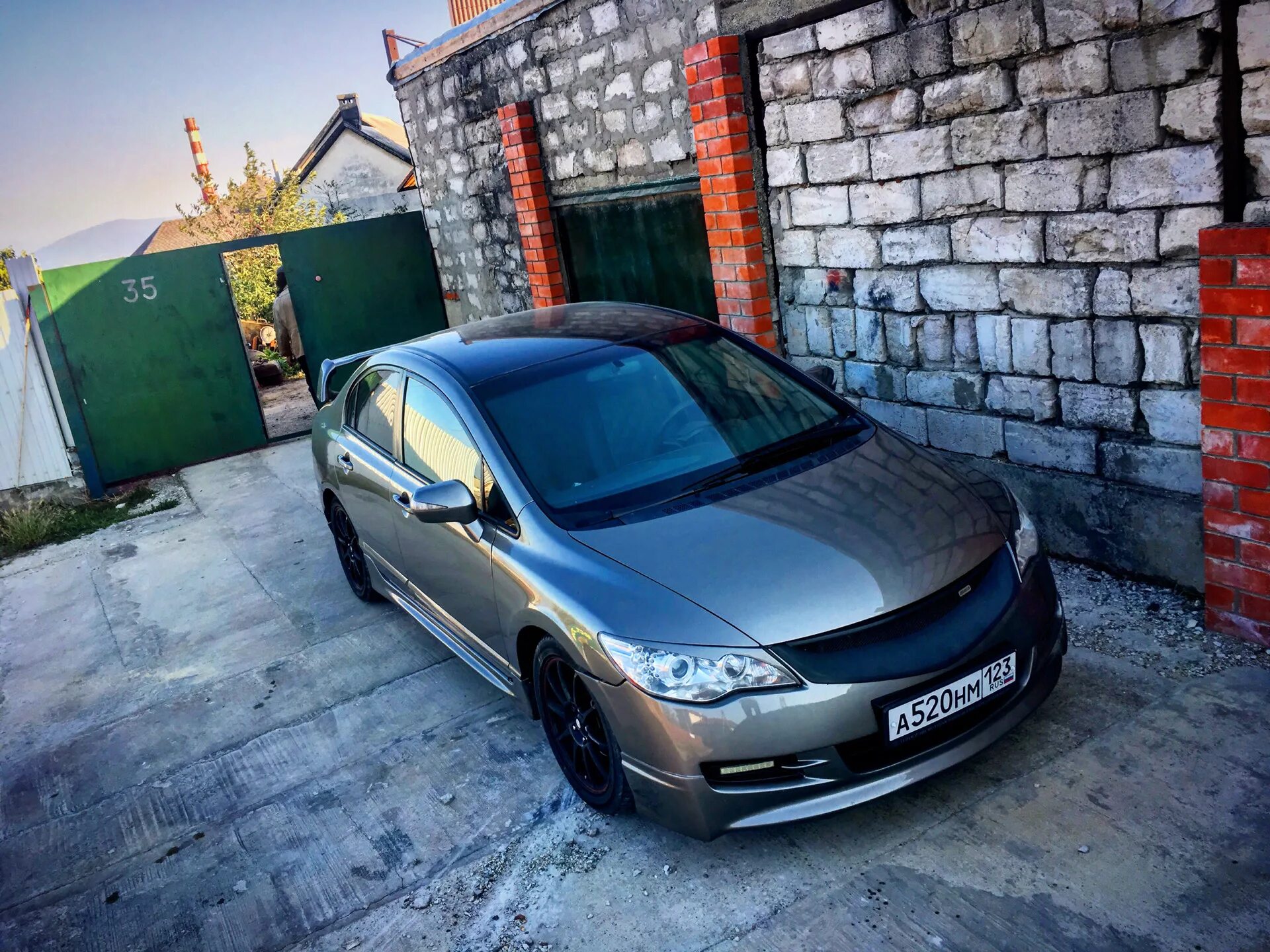 Honda civic drive. Хонда Цивик 4д. Хонда Цивик 4. Honda Civic 4d 2008 серая. Хонда Цивик 4д серый.