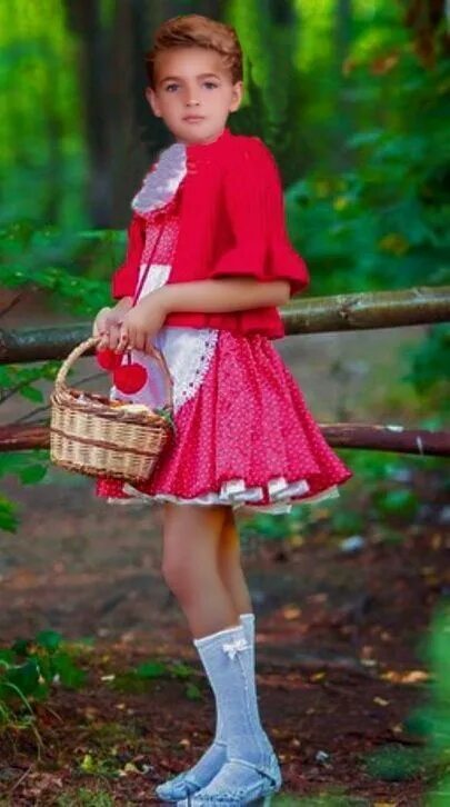 Boy dress up. Мальчик в платье принцессы. Boy dress up. Mary jane shoes boy. Переоделся в женскую одежду.
