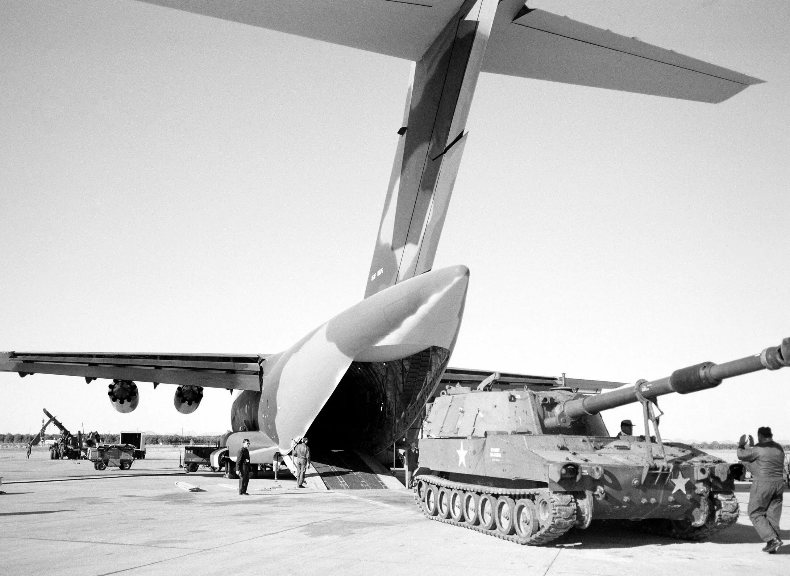 Самолет б 15. Макдоннелл Дуглас YC-15. MCDONNELL Douglas YC-15. YC-15. C-15 самолет.